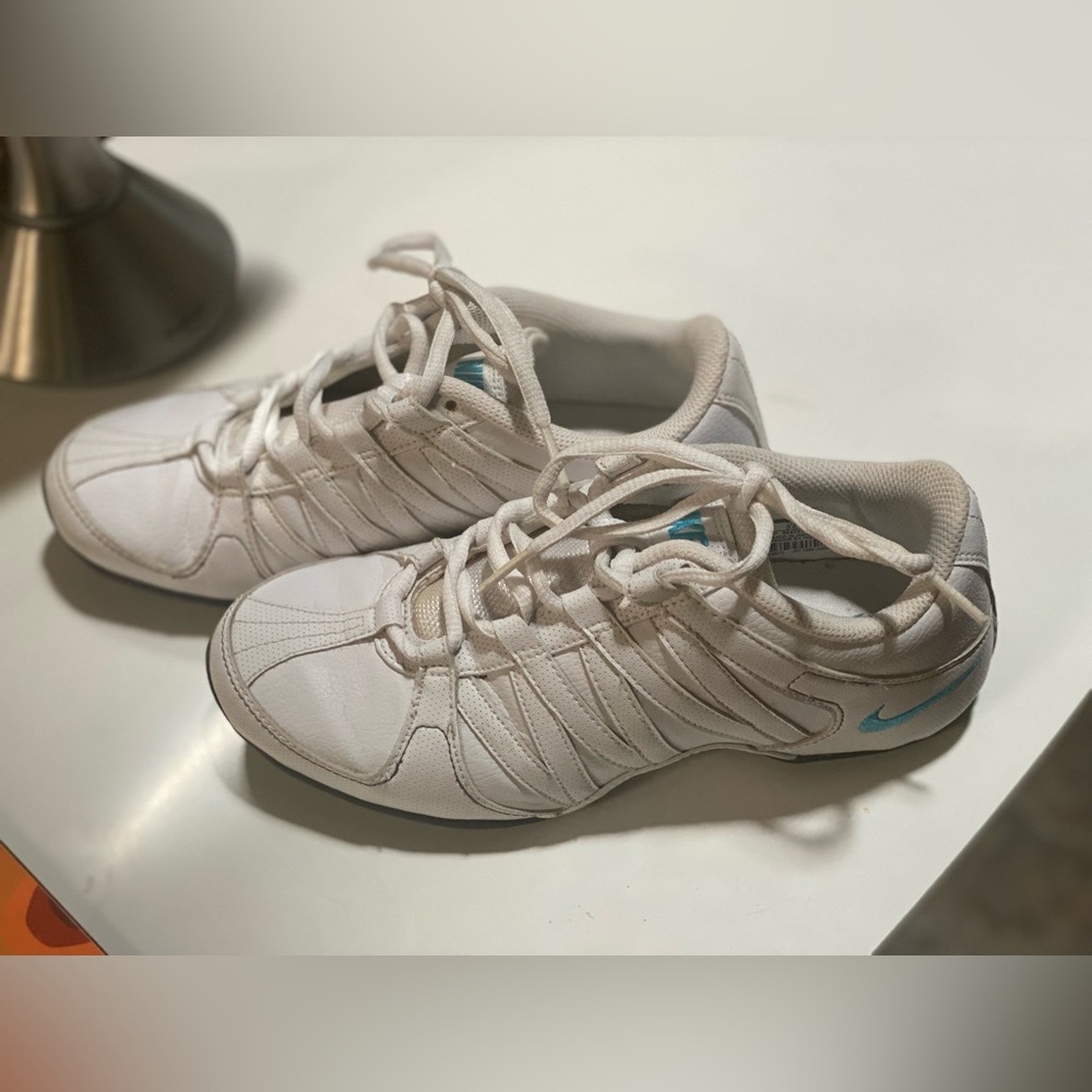 Nike Musique IV Leather Sneakers